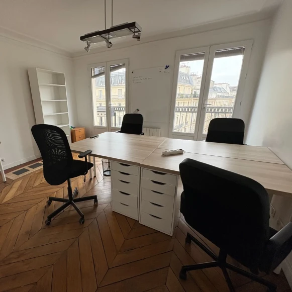 Bureau privé 20 m² 5 postes Location bureau Boulevard de Sébastopol Paris 75001 - photo 1