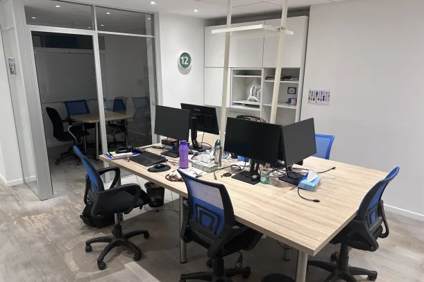 Espace indépendant - 75015 - 20 postes - 6000€