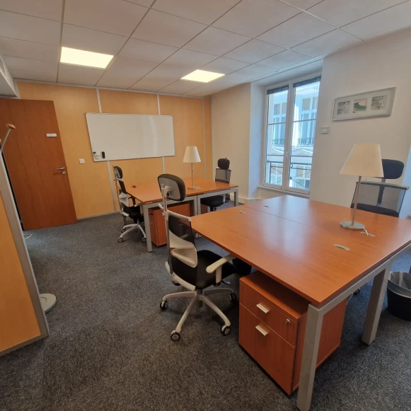 Bureau privé 16 m² 4 postes Location bureau Rue des Petits Champs Paris 75001 - photo 1