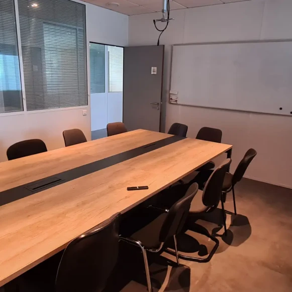 Bureau privé 35 m² 4 postes Coworking Square Benjamin Franklin Montigny-le-Bretonneux 78180 - photo 9