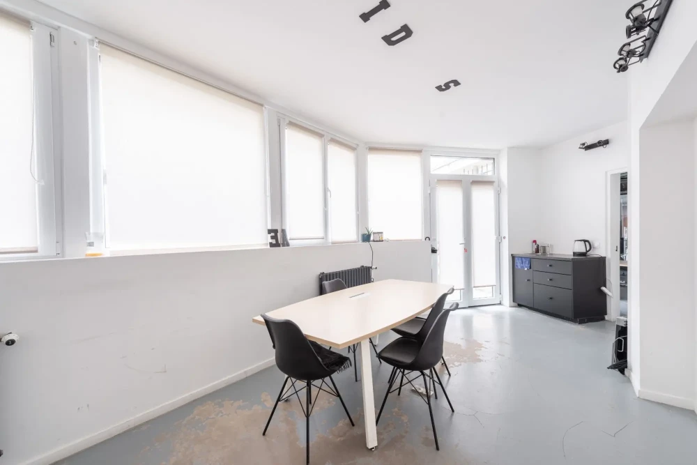 Espace indépendant - 75010 - 20 postes - 4500€