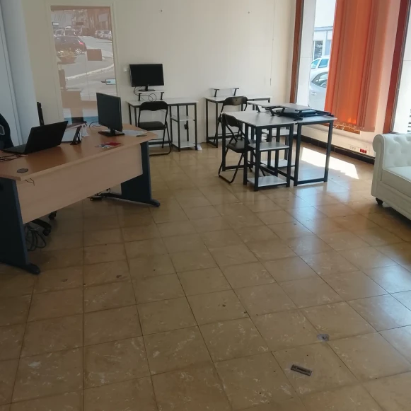 Bureau privé 12 m² 1 poste Coworking Rue René Gicquel Aumale 76390 - photo 4