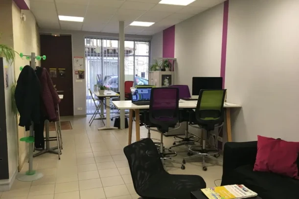 Open Space - 17400 - 1 poste - 100€