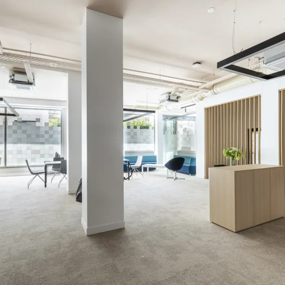 Espace indépendant 421 m² 50 postes Location bureau Rue Saint-Fiacre Paris 75002 - photo 3