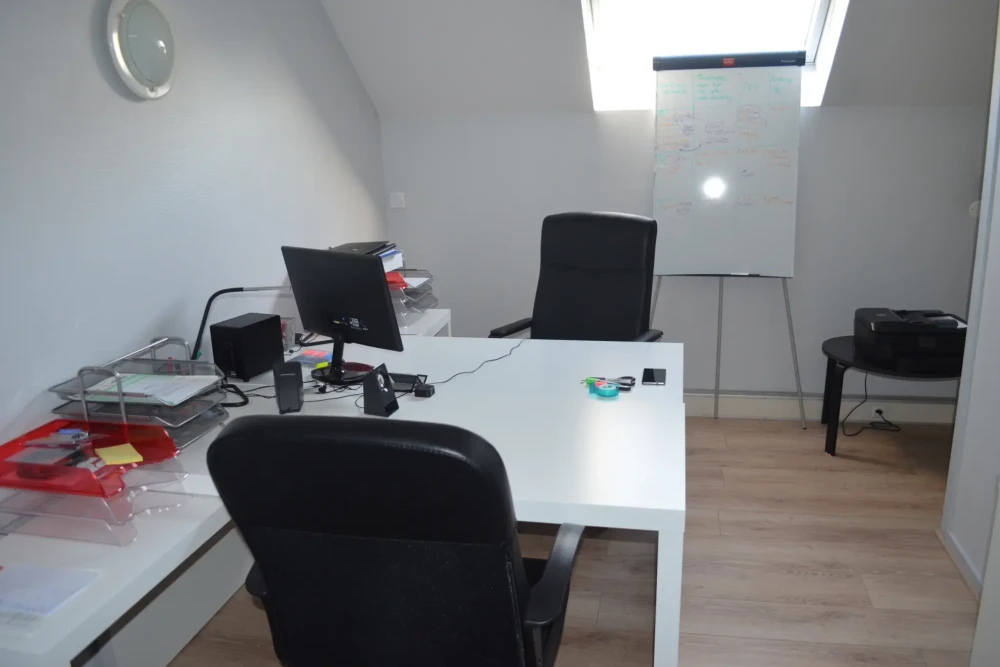 Bureau privé - 33800 - 5 postes - 1000€