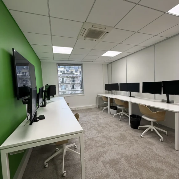 Bureau privé 18 m² 6 postes Location bureau Boulevard du Montparnasse Paris 75014 - photo 2
