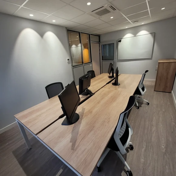 Bureau privé 25 m² 4 postes Location bureau Rue Albert Dennery Tours 37000 - photo 3