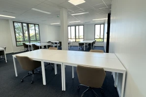 Open Space - 33130 - 24 postes - 250€