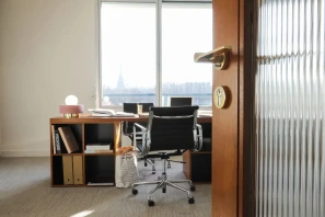 The bureau II - 16 Cours Albert 1er Paris 08