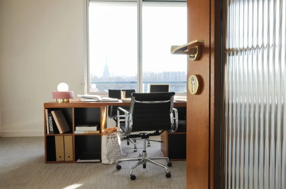 The bureau II - 16 Cours Albert 1er Paris 08