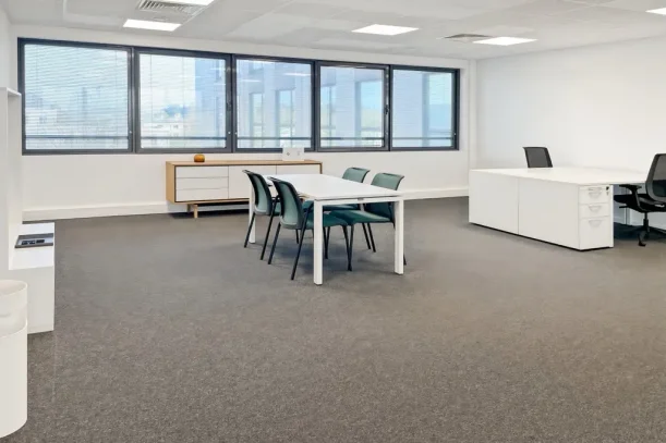 Open Space - 37100 - 25 postes - 8094€