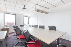 Bureau privé - 06200 - 7 postes - 2275€