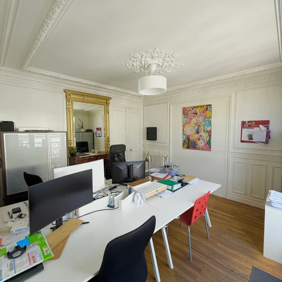 Bureau privé 18 m² 4 postes Location bureau Rue d'Édimbourg Paris 75008 - photo 2
