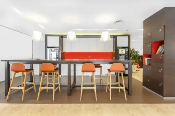 Bureau privé - 06000 - 30 postes - 7605€