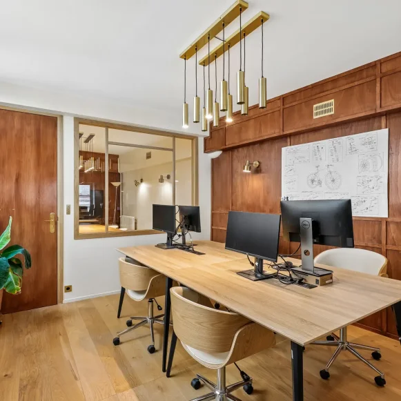 Bureau privé 12 m² 3 postes Coworking Rue de Rouen Paris 75019 - photo 2