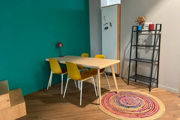 Open Space - 44000 - 10 postes - 250€