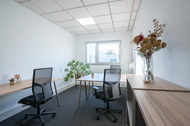 Bureau privé - 33610 - 2 postes - 781€