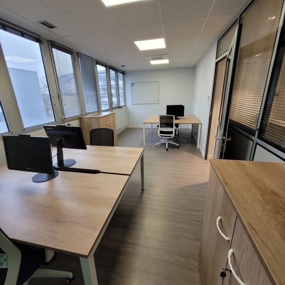 Bureau privé 25 m² 4 postes Location bureau Rue Albert Dennery Tours 37000 - photo 10