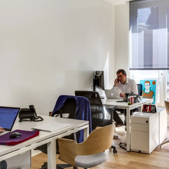 Bureau privé 48 m² 8 postes Coworking Rue Meyerbeer Paris 75009 - photo 2