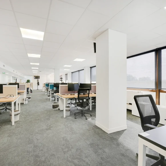 Bureau privé 53 m² 16 postes Coworking Rue Royale Saint-Cloud 92210 - photo 4