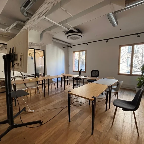Bureau privé 131 m² 41 postes Location bureau Rue du Rhin Paris 75019 - photo 3