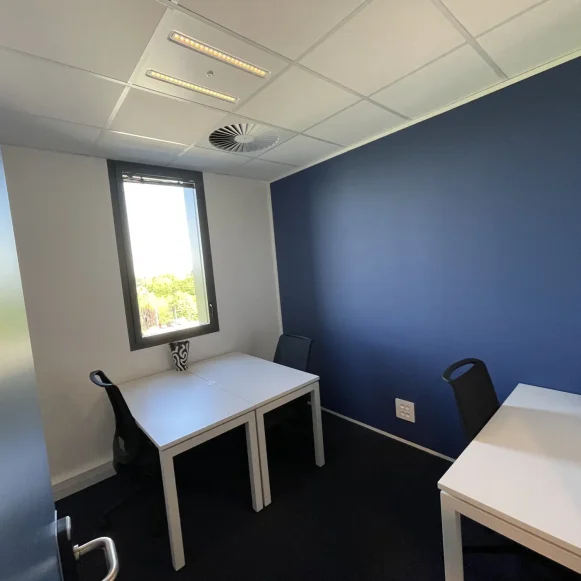 Bureau privé 7 m² 2 postes Coworking Rue James Joule Rezé 44400 - photo 1