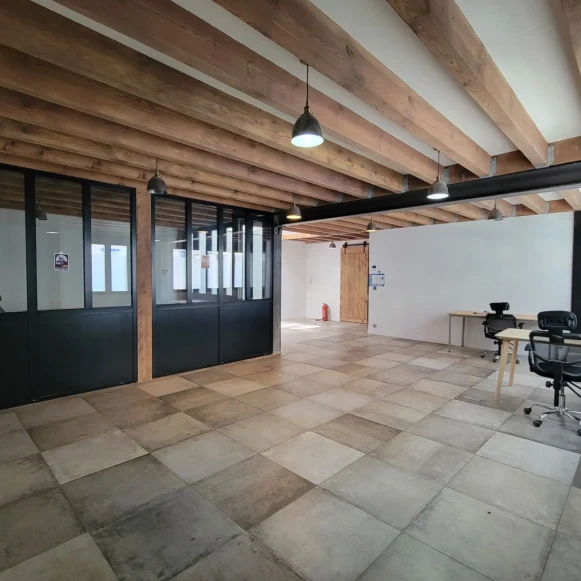 Bureau privé 80 m² 15 postes Coworking Rue Lénine Ivry-sur-Seine 94200 - photo 1