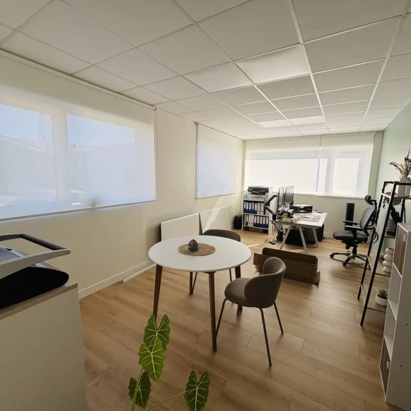 Bureau privé 32 m² 4 postes Location bureau Rue Victor Baltard à Tourcoing Tourcoing 59200 - photo 3