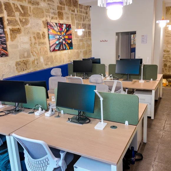 Open Space  30 postes Coworking Rue de l'Université Montpellier 34000 - photo 2