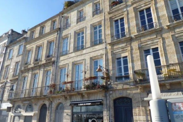 Espace indépendant - 33000 - 12 postes - 2000€