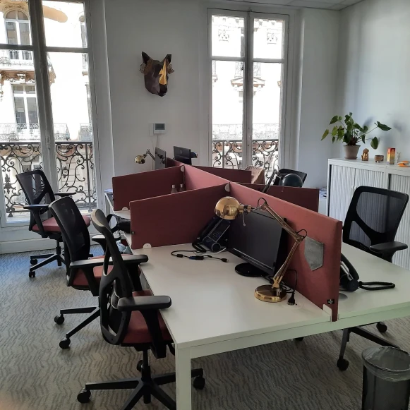 Bureau privé 12 m² 2 postes Coworking Rue La Boétie Paris 75008 - photo 2