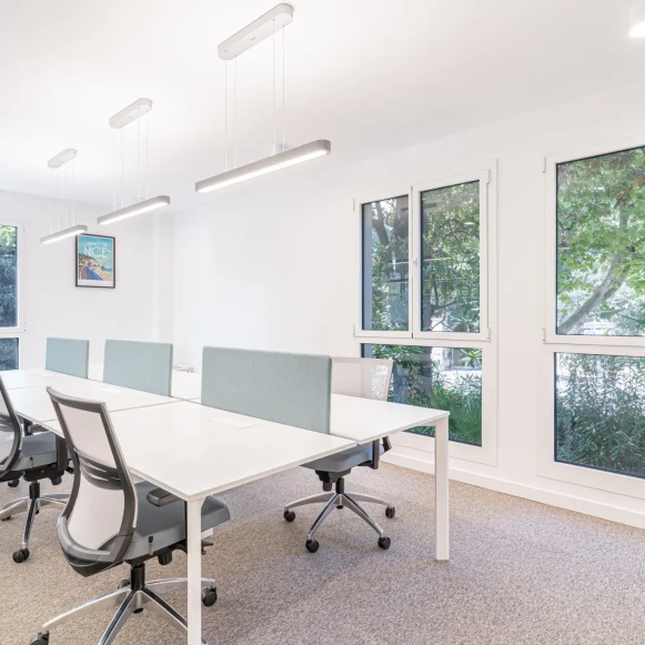 Bureau privé 22 m² 6 postes Location bureau Boulevard Carabacel Nice 06000 - photo 1