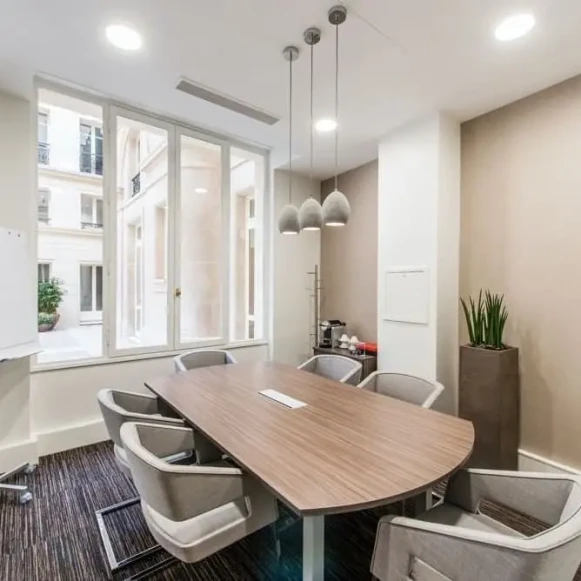 Bureau privé 160 m² 42 postes Coworking Rue du Faubourg Saint-Honoré Paris 75008 - photo 3