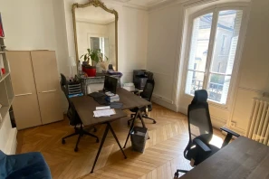 Bureau privé - 75009 - 3 postes - 2400€