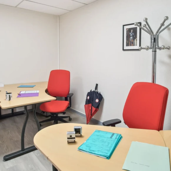 Bureau privé 18 m² 3 postes Location bureau Rue Marc Verdier Pont-Sainte-Marie 10150 - photo 4