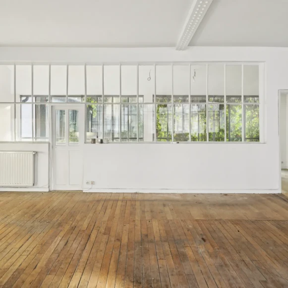 Espace indépendant 133 m² 24 postes Location bureau Rue Jacques Louvel-Tessier Paris 75010 - photo 2