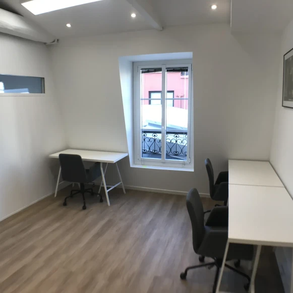 Bureau privé 11 m² 3 postes Coworking Boulevard Victor Hugo Clichy 92110 - photo 1