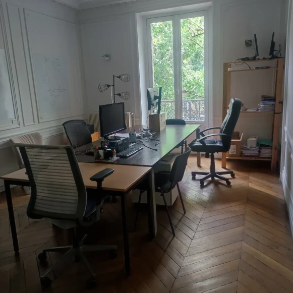 Bureau privé 20 m² 6 postes Coworking Boulevard de Magenta Paris 75010 - photo 1