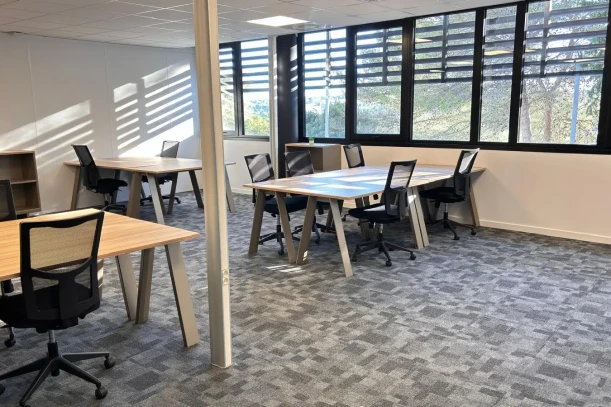 Bureau privé - 06560 - 16 postes - 4000€