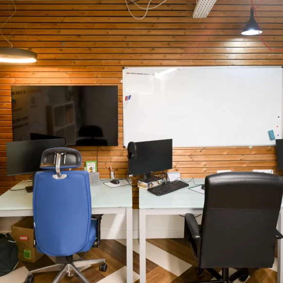 Bureau privé 15 m² 6 postes Coworking Rue Greneta Paris 75002 - photo 3