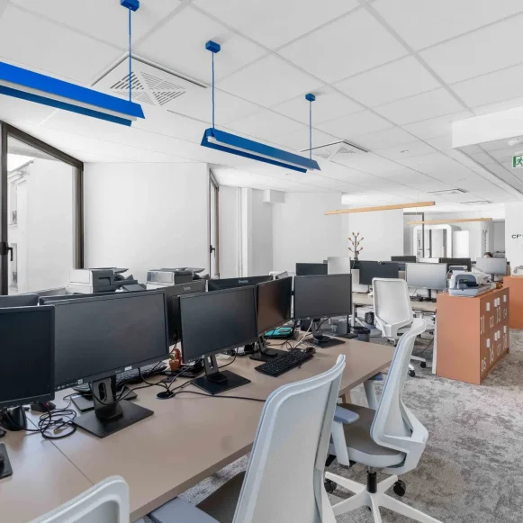 Espace indépendant 330 m² 50 postes Coworking Rue Bayen Paris 75017 - photo 1