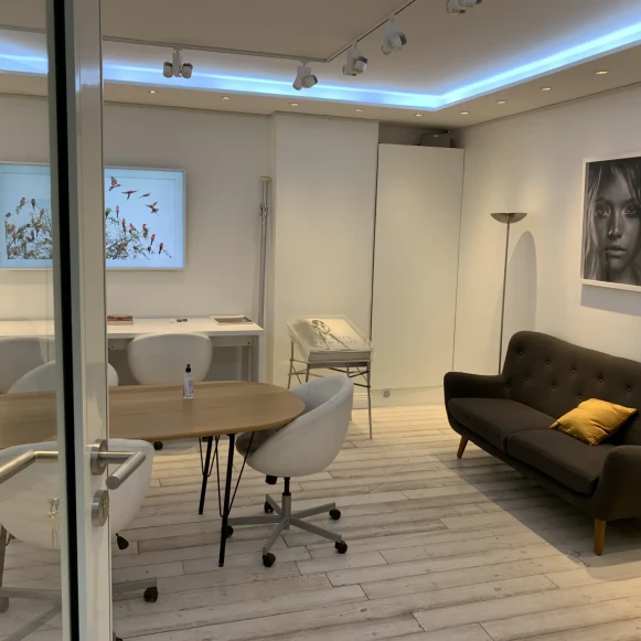 Bureau privé 15 m² 4 postes Coworking Rue de Sévigné Paris 75003 - photo 9
