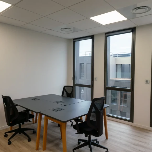 Bureau privé 16 m² 4 postes Coworking Rue de l'Épine Villeneuve-d'Ascq 59650 - photo 1