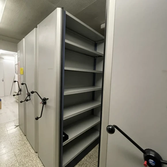 Bureau privé 9 m² 2 postes Coworking Cour des Petites Écuries Paris 75010 - photo 2