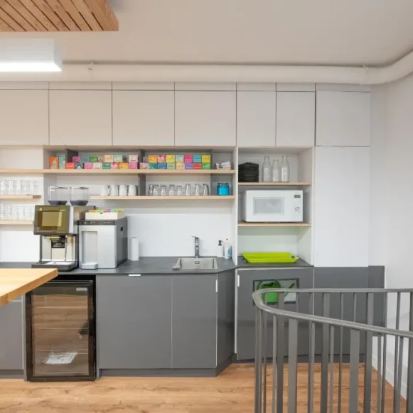 Bureau privé 11 m² 5 postes Coworking Rue Greneta Paris 75002 - photo 2