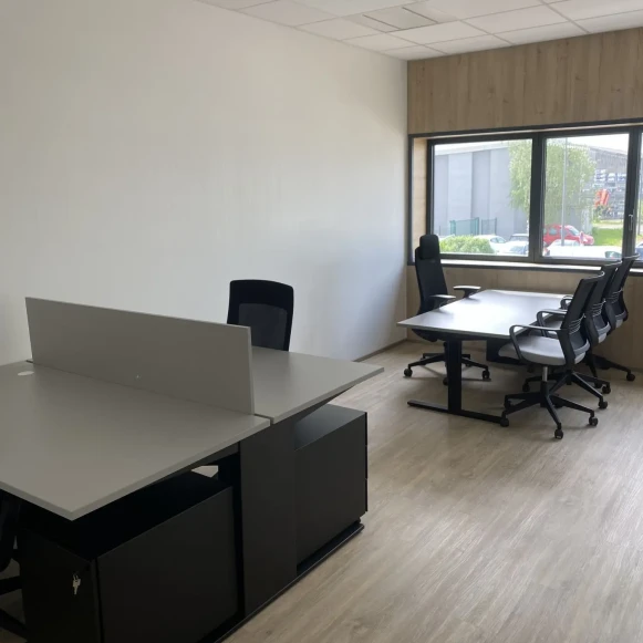 Bureau privé 22 m² 3 postes Coworking Rue Barthélémy Thimonnier Bourg-en-Bresse 01000 - photo 3