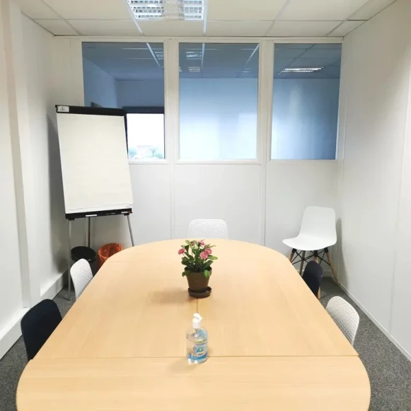 Bureau privé 15 m² 2 postes Coworking Avenue Barbara Trignac 44570 - photo 9