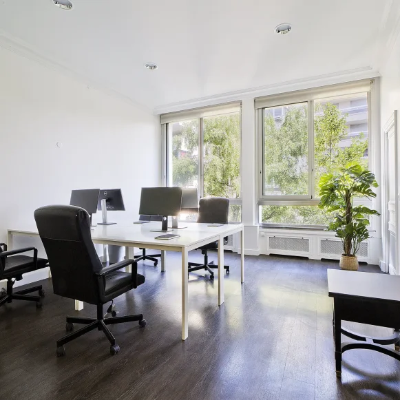 Bureau privé 27 m² 6 postes Coworking Boulevard Exelmans Paris 75016 - photo 1