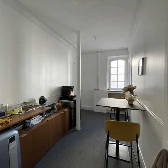 Bureau privé 95 m² 12 postes Coworking Rue de Mogador Paris 75009 - photo 3