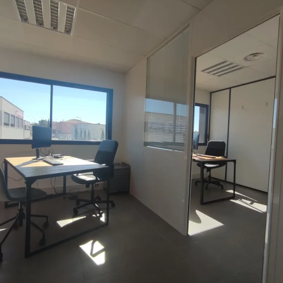 Bureau privé 39 m² 7 postes Coworking Route de Berre Aix-en-Provence 13090 - photo 1